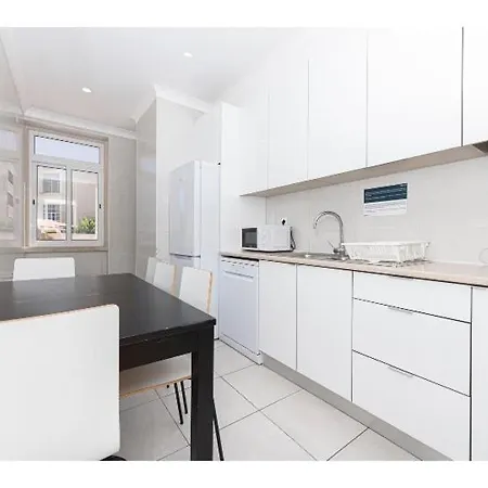 Houze Spacious 4 Bedroom Flat Near Zoo * Lisboa